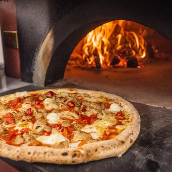 Cugino Forno signature dishes Margherita D.O.P
Americano Pizza
Lecce